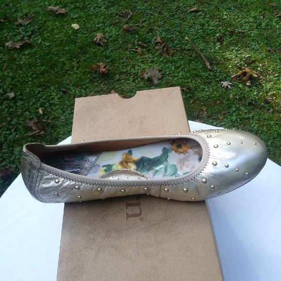 Born Women's Gold Stud Julianne - Picture 9 of 10